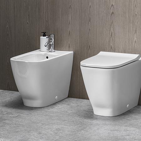 Coppia sanitari vaso bidet e coprivaso rallentato geberit smyle square a terra rimfree