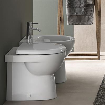 Coppia sanitari vaso bidet e coprivaso tradizionale geberit selnova pro a terra