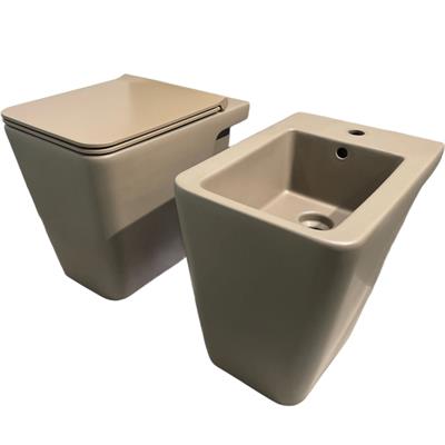 Coppia sanitari vaso bidet e coprivaso rallentato globo incantho castagno opaco a terra